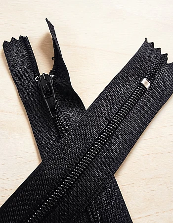 55 cm Siyah T5 Naylon Kapalı Uçlu Fermuar – Dayanıklı Dipli Model - Zp0055t5
