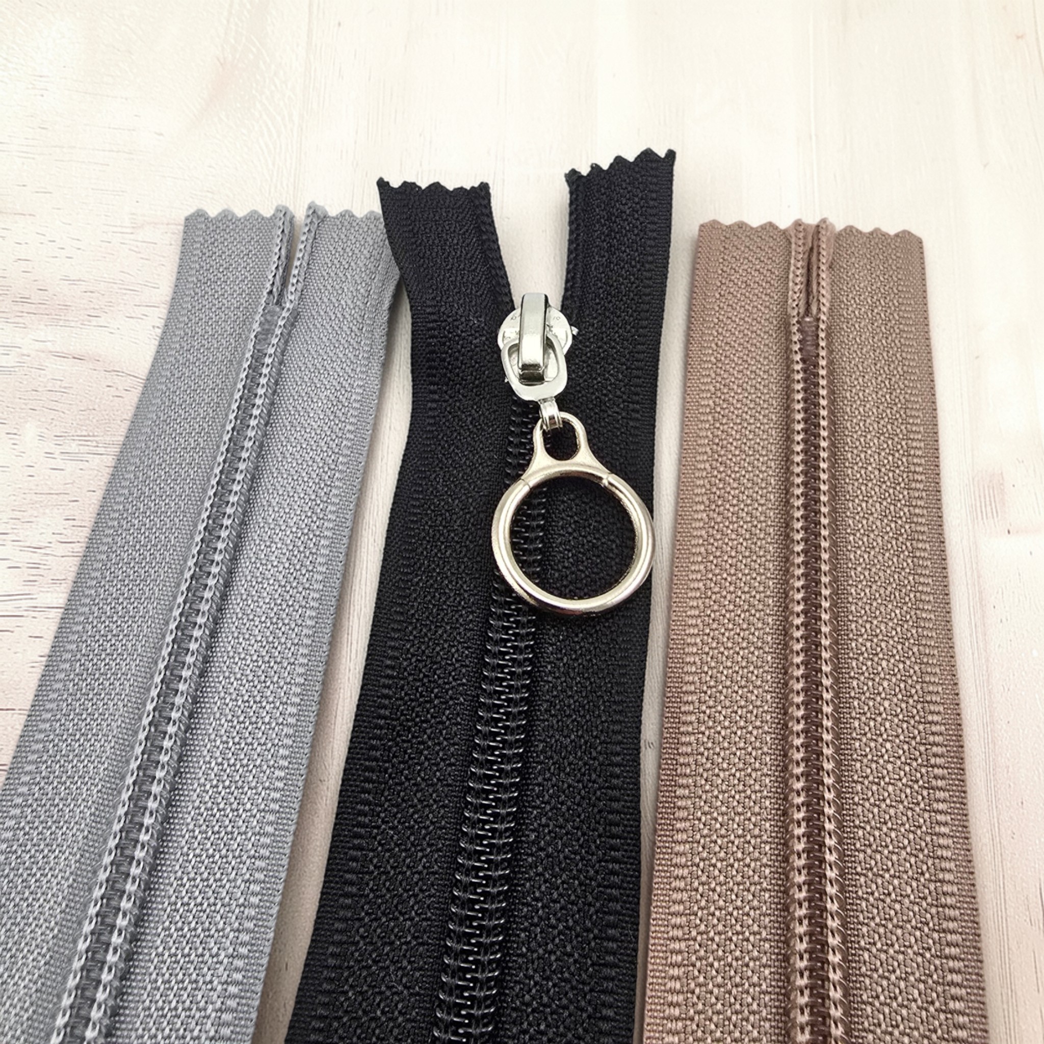 37 cm T10 Black Nylon Closed-End Zipper – Bottom-Mounted Model for Jackets and Bags - ZPHSN0037T10