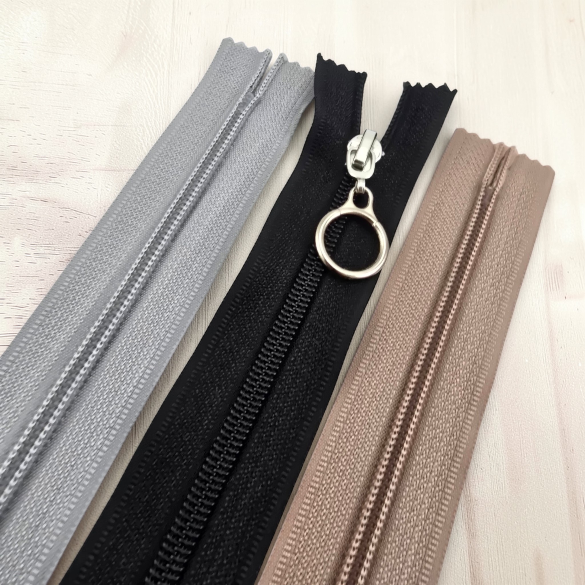 37 cm T10 Black Nylon Closed-End Zipper – Bottom-Mounted Model for Jackets and Bags - ZPHSN0037T10