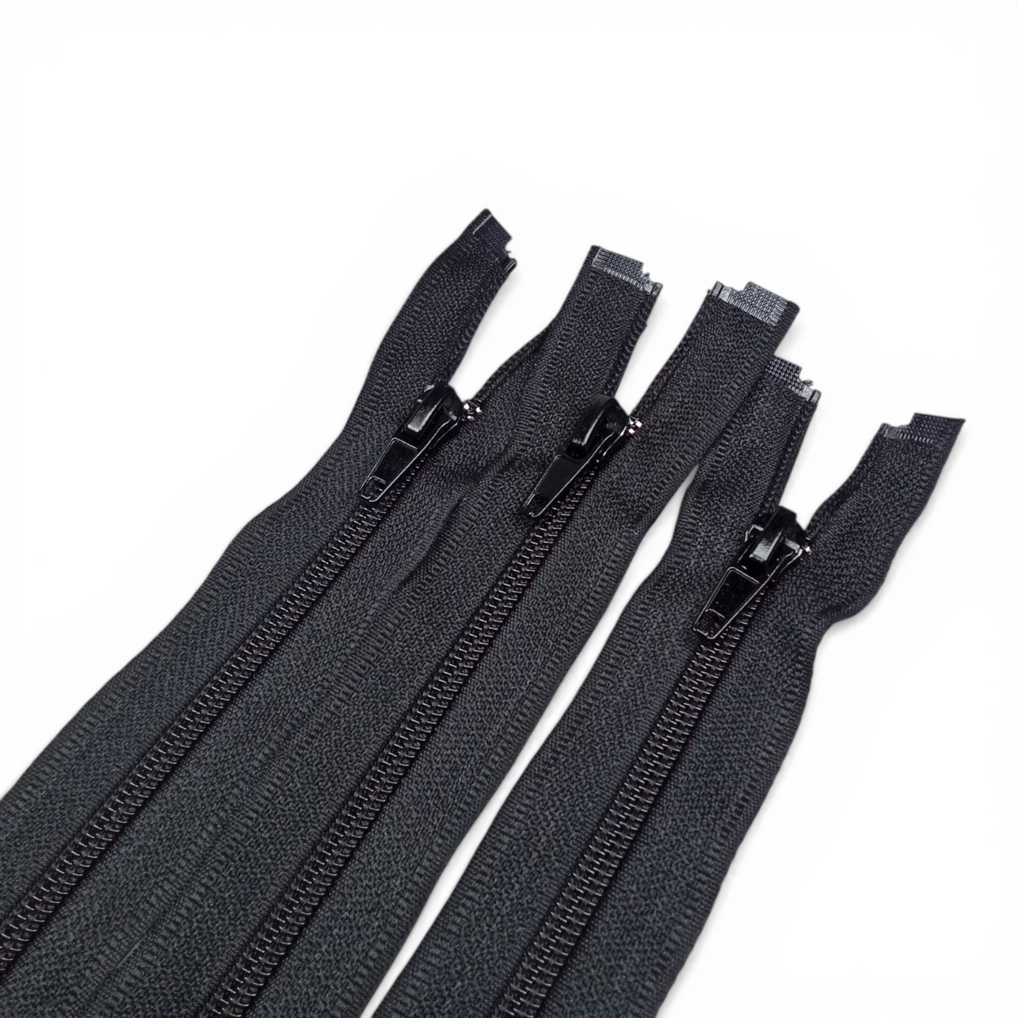 18-inch long #5 nylon jacket zipper with a practical open-end separation structure.