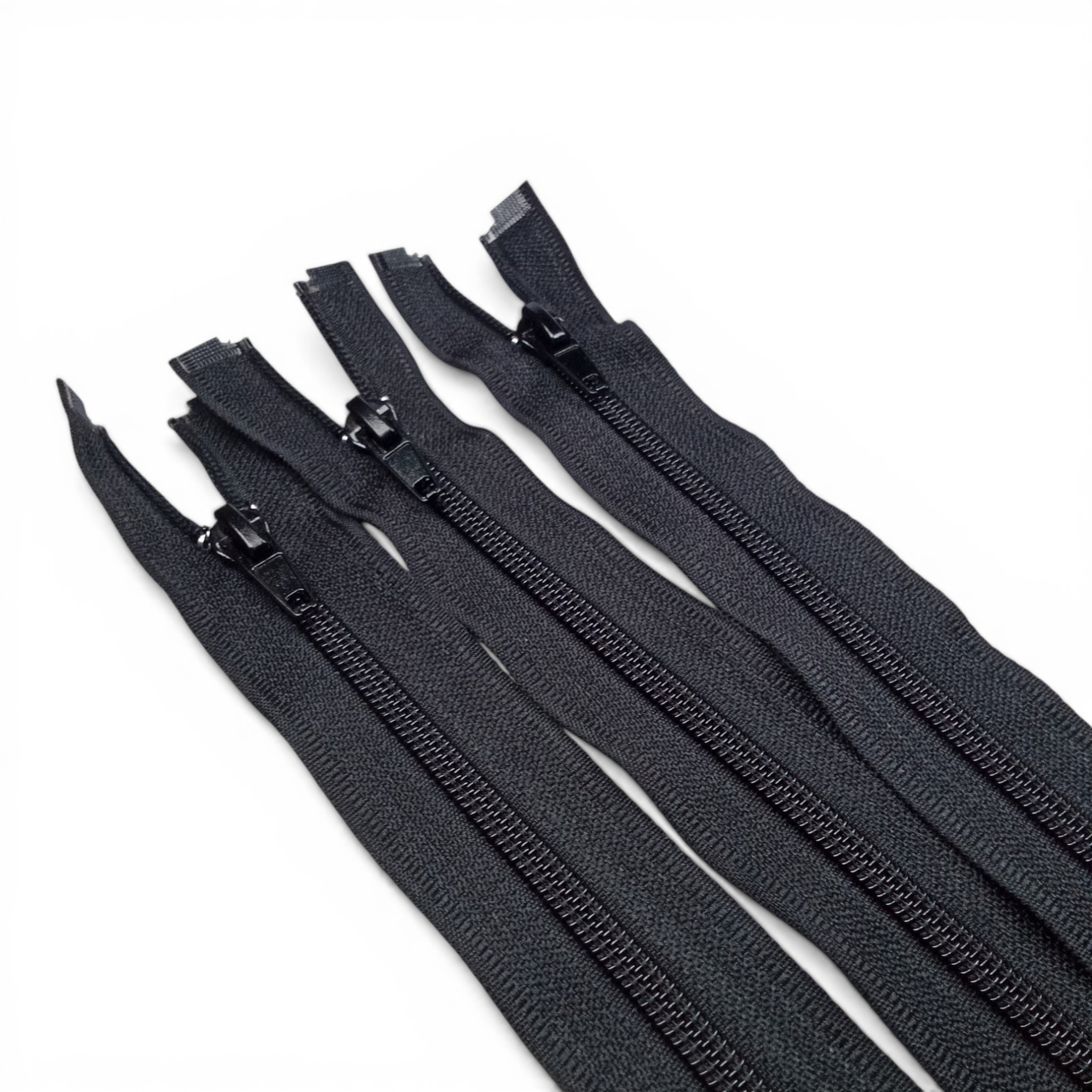 18-inch long #5 nylon jacket zipper with a practical open-end separation structure.