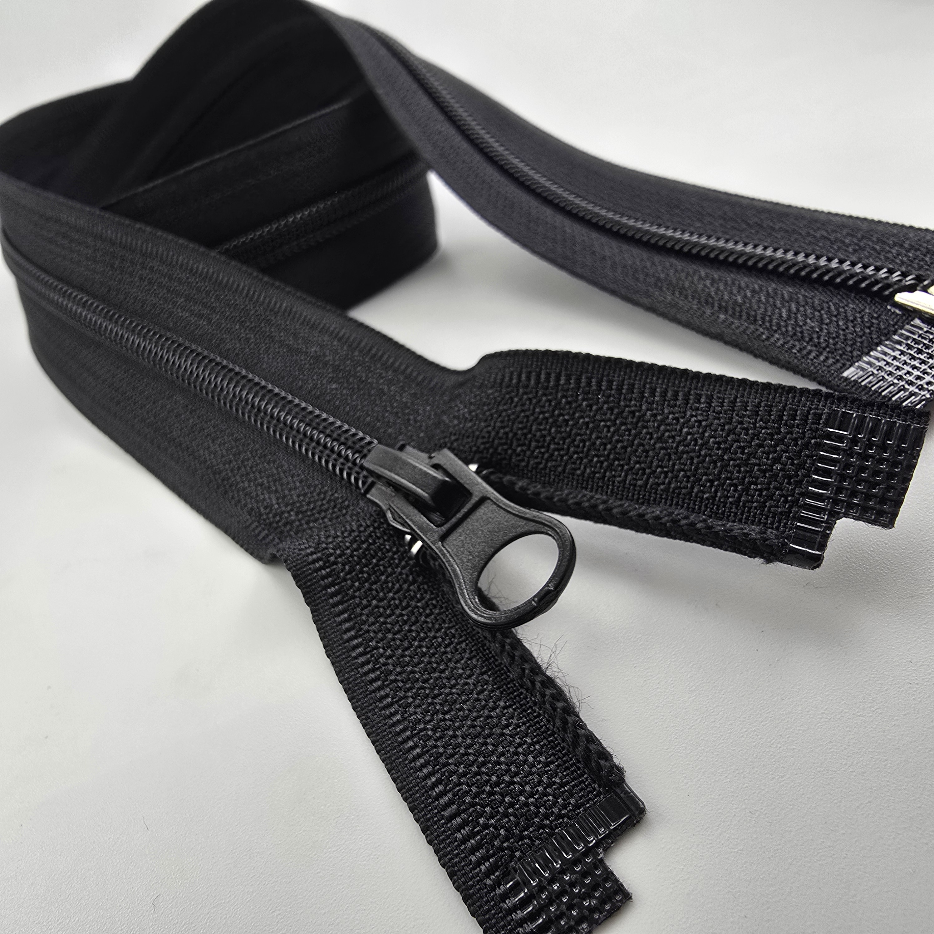 65 cm Tip 10 Naylon Mont Fermuarı Açık Uçlu Separe – Dayanıklı ve Pratik Kullanım