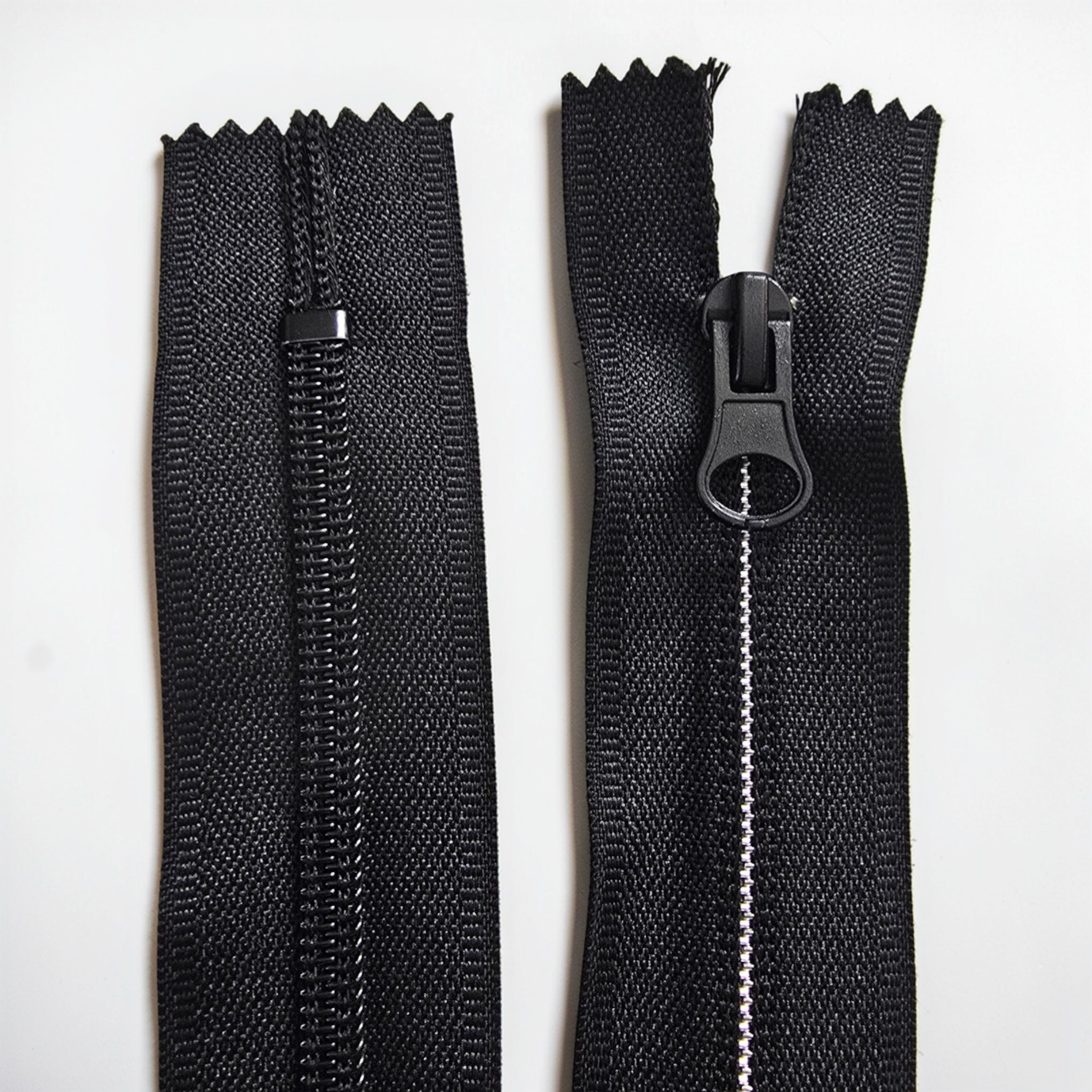 Black 20 cm T5 Reverse Nylon Zipper – Closed End Combi Head Model - ZP0020T10C