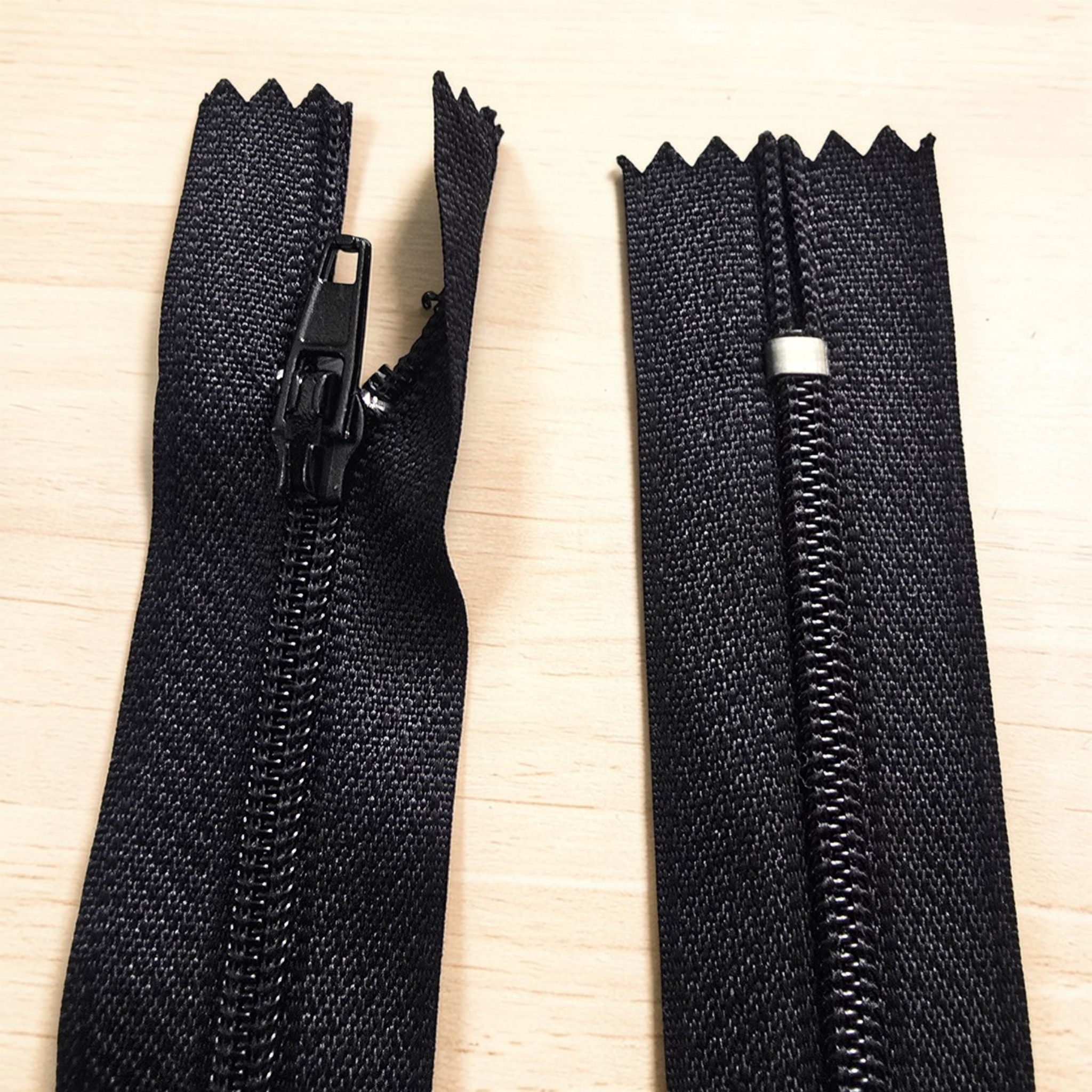 55 cm Black T5 Nylon Closed-End Zipper – Durable Bottom Model - ZP0055T5