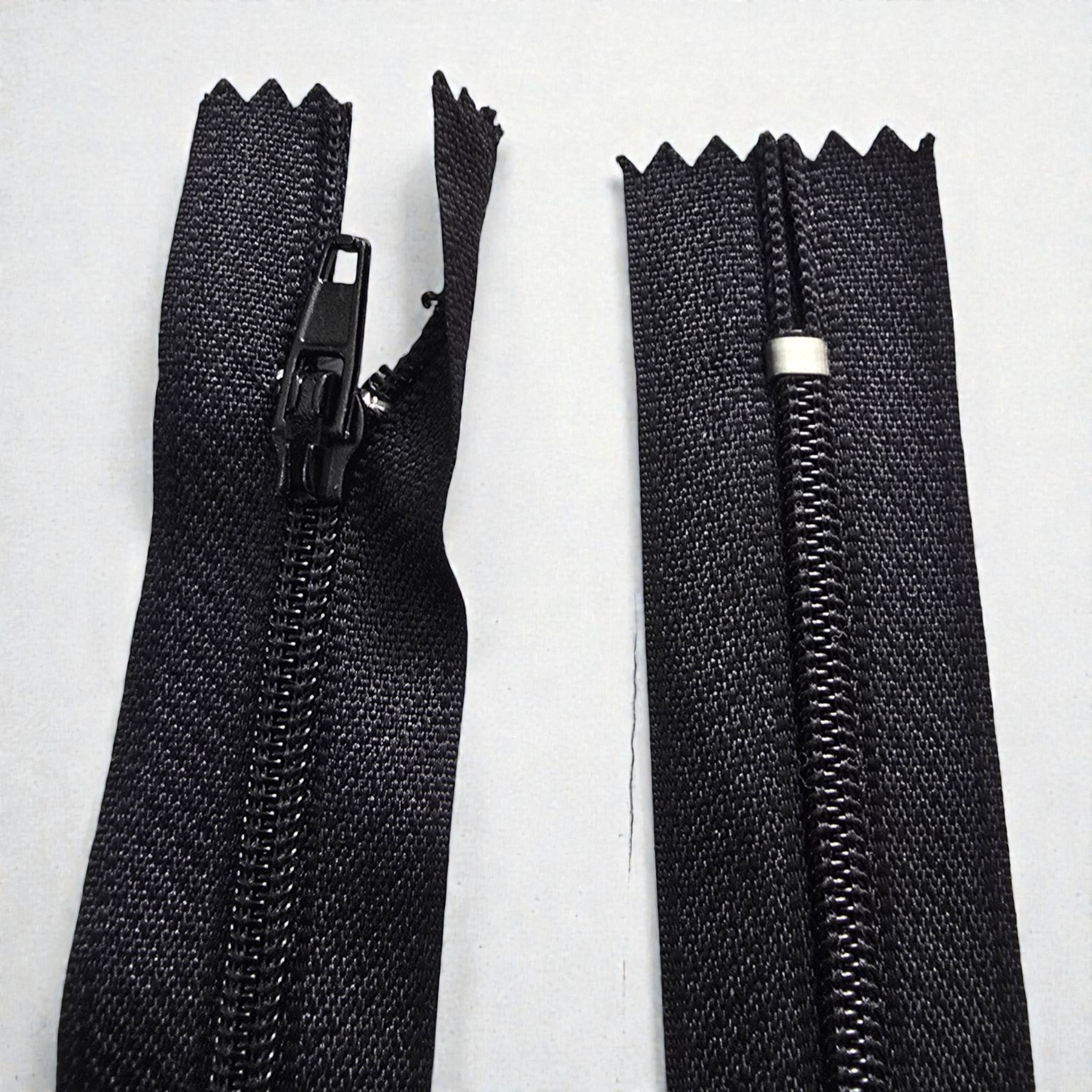 55 cm Black T5 Nylon Closed-End Zipper – Durable Bottom Model - ZP0055T5